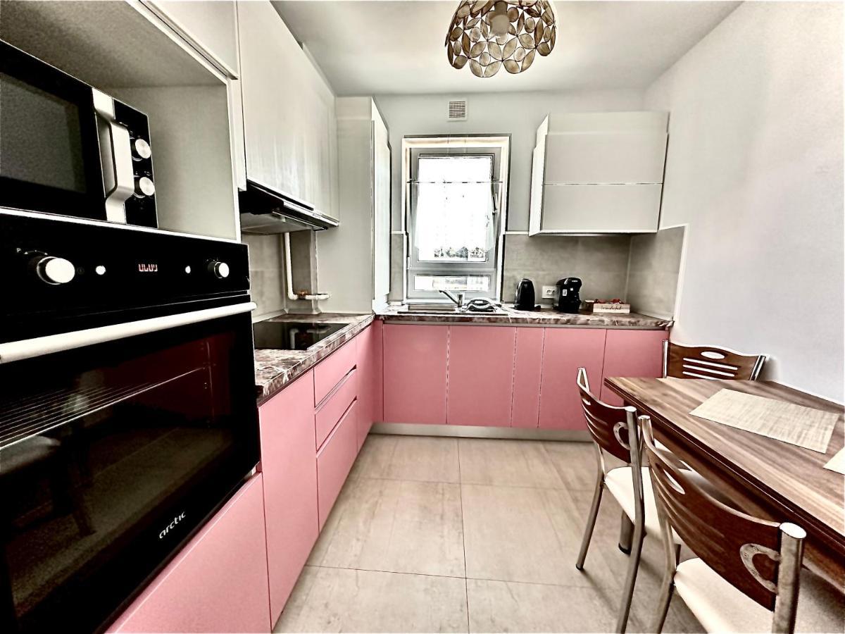 4friendscoresibrasov Pink Apartment *