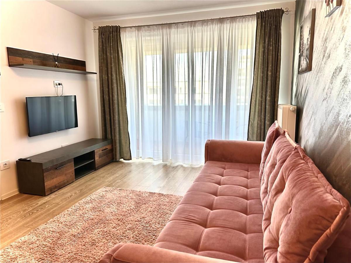 4friendscoresibrasov Pink Apartment