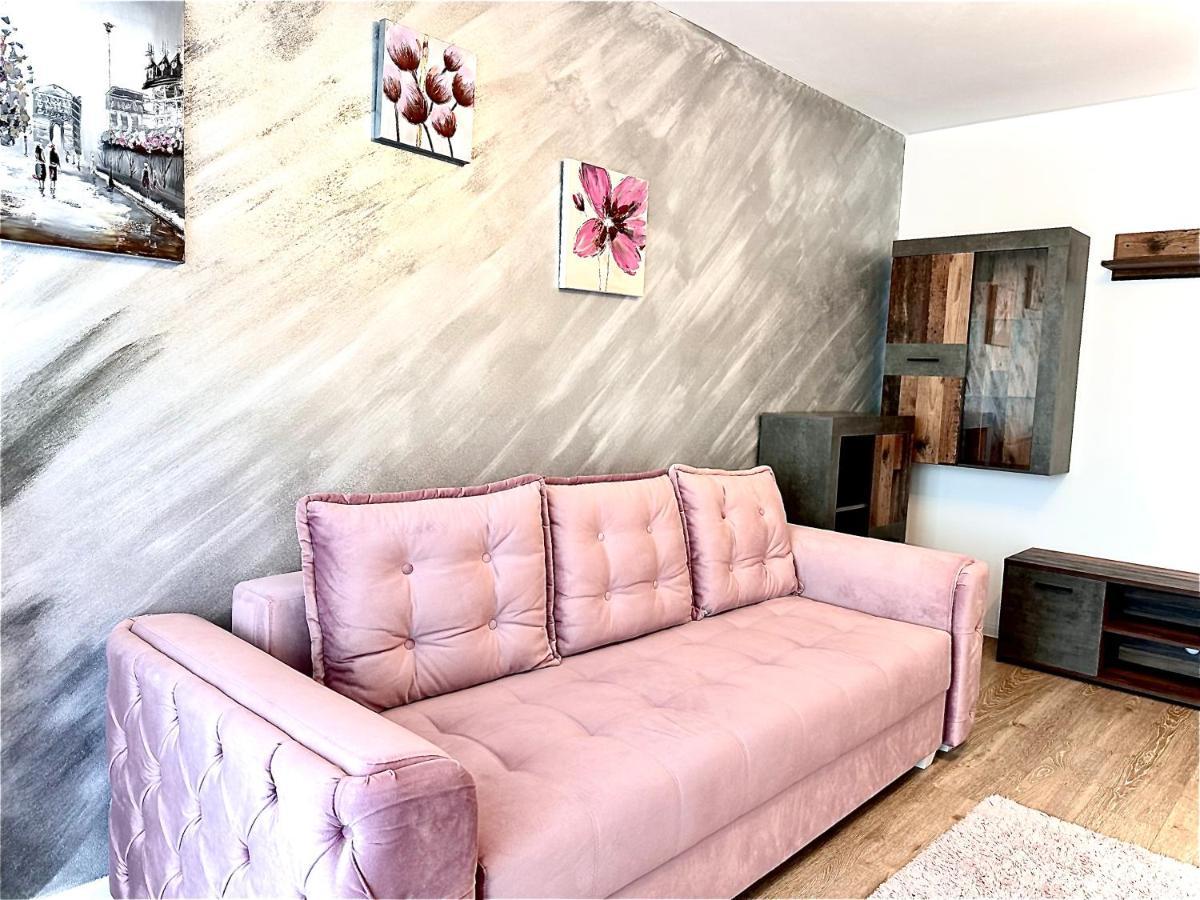 4friendscoresibrasov Pink Apartment Brașov