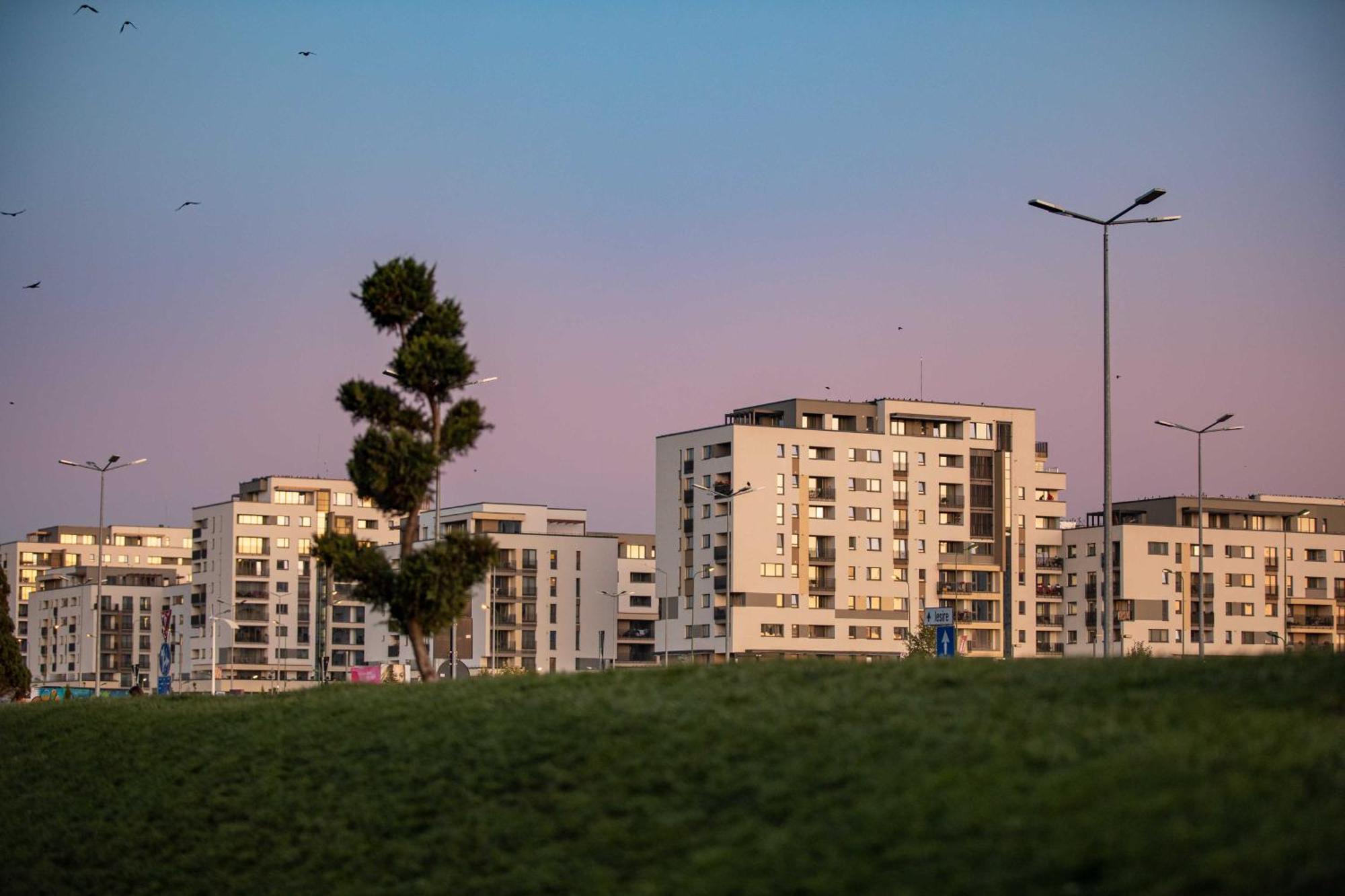 4friendscoresibrasov Pink Apartment